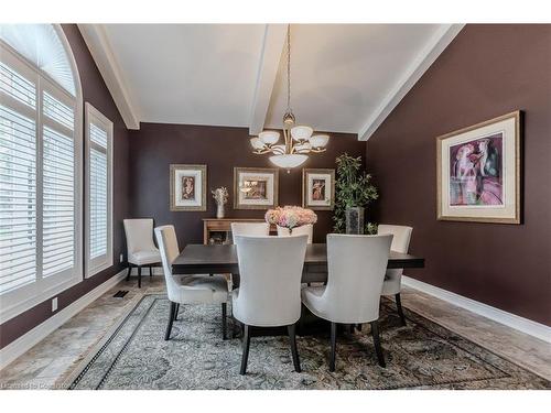 1-641 Greenwood Drive, Burlington, ON - Indoor Photo Showing Dining Room