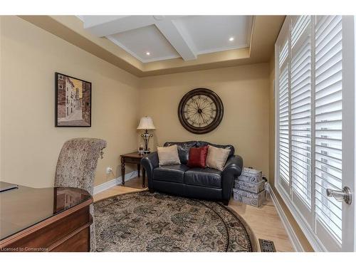 1-641 Greenwood Drive, Burlington, ON - Indoor Photo Showing Living Room