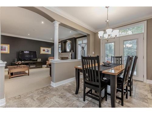 1-641 Greenwood Drive, Burlington, ON - Indoor Photo Showing Dining Room