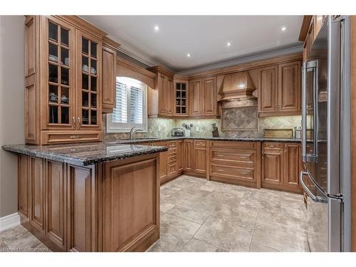 1-641 Greenwood Drive, Burlington, ON - Indoor Photo Showing Kitchen