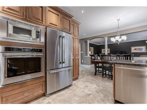 1-641 Greenwood Drive, Burlington, ON - Indoor Photo Showing Kitchen With Stainless Steel Kitchen