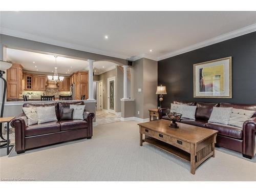 1-641 Greenwood Drive, Burlington, ON - Indoor Photo Showing Living Room