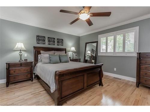 1-641 Greenwood Drive, Burlington, ON - Indoor Photo Showing Bedroom