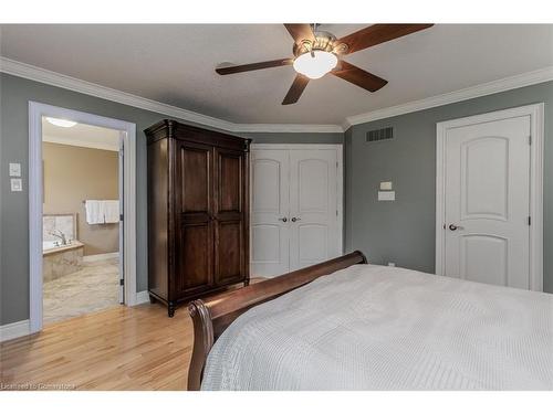 1-641 Greenwood Drive, Burlington, ON - Indoor Photo Showing Bedroom