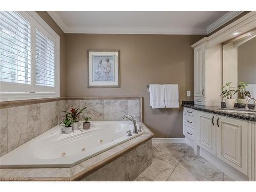 1-641 Greenwood Drive, Burlington, ON - Indoor Photo Showing Bathroom