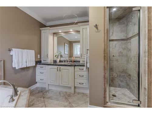 1-641 Greenwood Drive, Burlington, ON - Indoor Photo Showing Bathroom