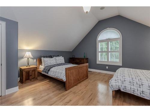 1-641 Greenwood Drive, Burlington, ON - Indoor Photo Showing Bedroom