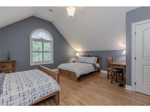 1-641 Greenwood Drive, Burlington, ON - Indoor Photo Showing Bedroom