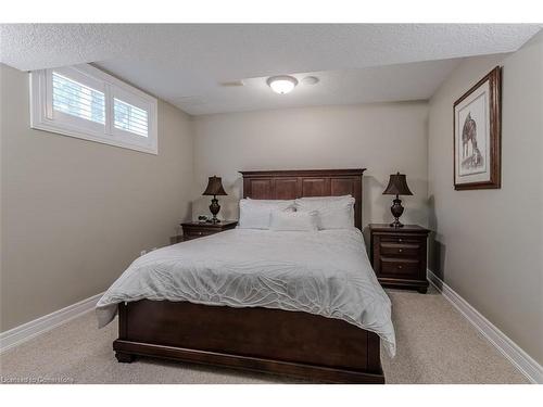 1-641 Greenwood Drive, Burlington, ON - Indoor Photo Showing Bedroom