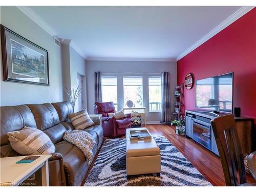 207-1499 Nottinghill Gate, Oakville, ON - Indoor Photo Showing Living Room