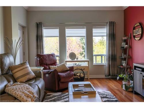 207-1499 Nottinghill Gate, Oakville, ON - Indoor Photo Showing Living Room