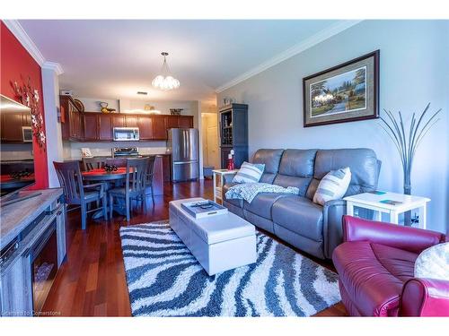 207-1499 Nottinghill Gate, Oakville, ON - Indoor Photo Showing Living Room