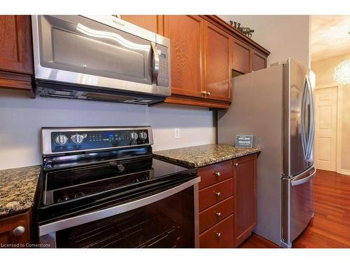 207-1499 Nottinghill Gate, Oakville, ON - Indoor Photo Showing Kitchen