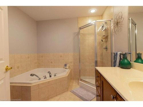 207-1499 Nottinghill Gate, Oakville, ON - Indoor Photo Showing Bathroom