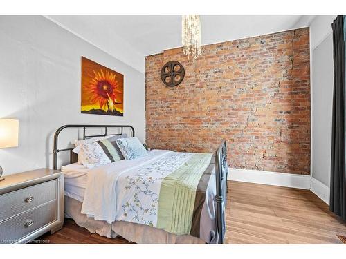 130 Market Street, Hamilton, ON - Indoor Photo Showing Bedroom