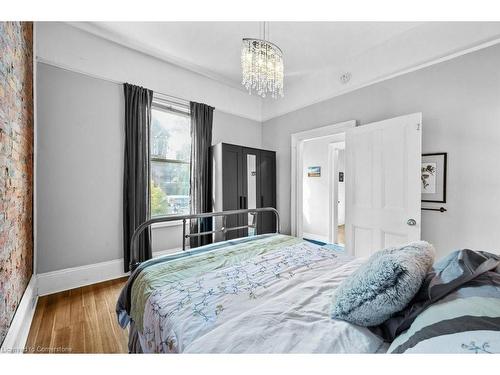 130 Market Street, Hamilton, ON - Indoor Photo Showing Bedroom