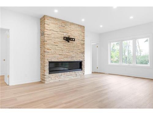 3844 Nigh Road, Fort Erie, ON - Indoor Photo Showing Living Room With Fireplace