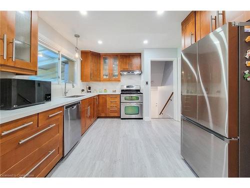 134 Bayview Drive, St. Catharines, ON - Indoor Photo Showing Kitchen