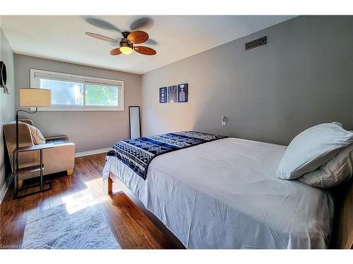 134 Bayview Drive, St. Catharines, ON - Indoor Photo Showing Bedroom