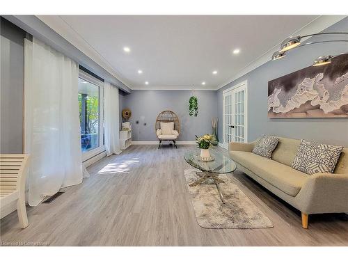 134 Bayview Drive, St. Catharines, ON - Indoor Photo Showing Living Room