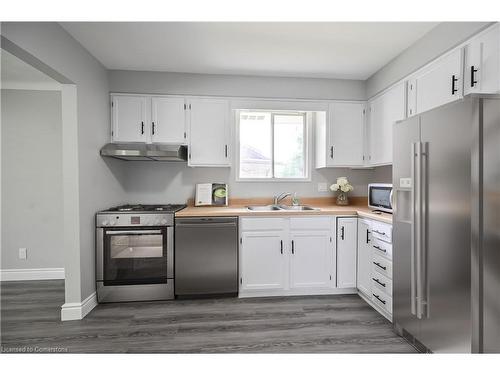 3271 Corry Crescent, Niagara Falls, ON - Indoor Photo Showing Kitchen With Double Sink