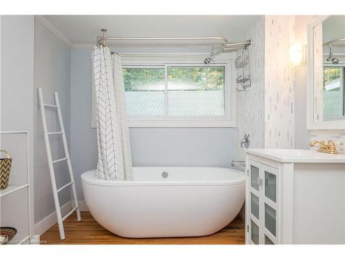 325 Balsam Chutes Road, Port Sydney, ON - Indoor Photo Showing Bathroom