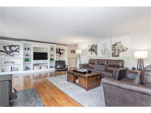 325 Balsam Chutes Road, Port Sydney, ON - Indoor Photo Showing Living Room