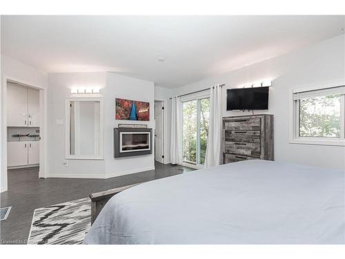 325 Balsam Chutes Road, Port Sydney, ON - Indoor Photo Showing Bedroom