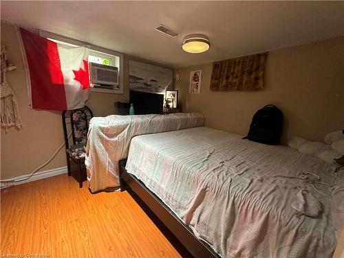 57 Emerson Street, Hamilton, ON - Indoor Photo Showing Bedroom