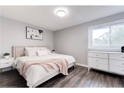 31-386 Highland Road W, Stoney Creek, ON - Indoor Photo Showing Bedroom