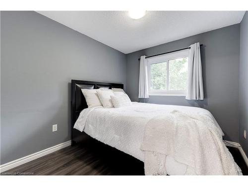 31-386 Highland Road W, Stoney Creek, ON - Indoor Photo Showing Bedroom