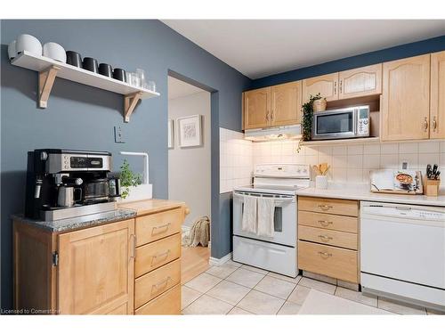 31-386 Highland Road W, Stoney Creek, ON - Indoor Photo Showing Kitchen