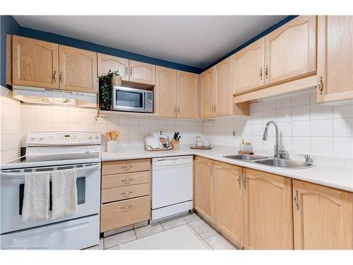 31-386 Highland Road W, Stoney Creek, ON - Indoor Photo Showing Kitchen With Double Sink