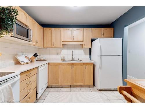 31-386 Highland Road W, Stoney Creek, ON - Indoor Photo Showing Kitchen With Double Sink