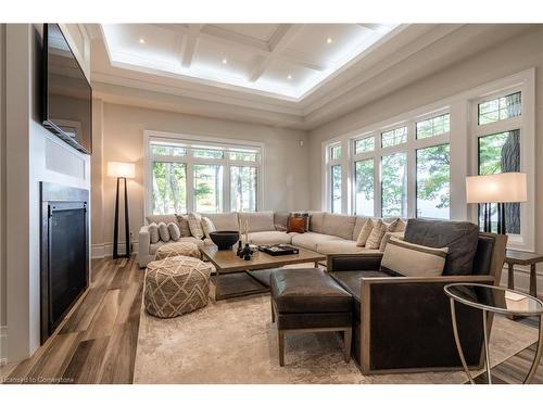 2735 Vimy Road, Port Colborne, ON - Indoor Photo Showing Living Room