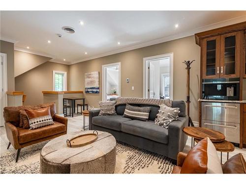 2735 Vimy Road, Port Colborne, ON - Indoor Photo Showing Living Room