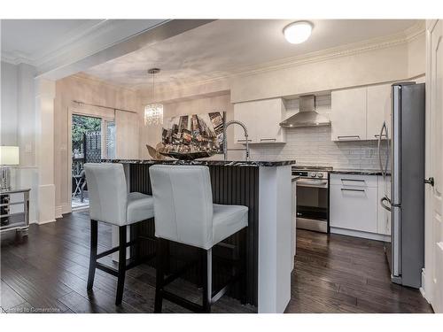 5032 Mercer Common, Burlington, ON - Indoor Photo Showing Kitchen With Stainless Steel Kitchen With Upgraded Kitchen