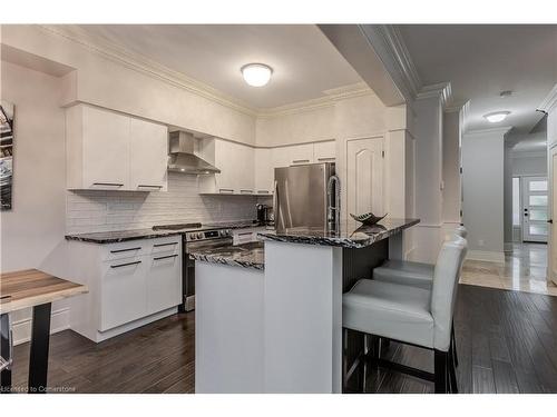 5032 Mercer Common, Burlington, ON - Indoor Photo Showing Kitchen With Stainless Steel Kitchen With Upgraded Kitchen