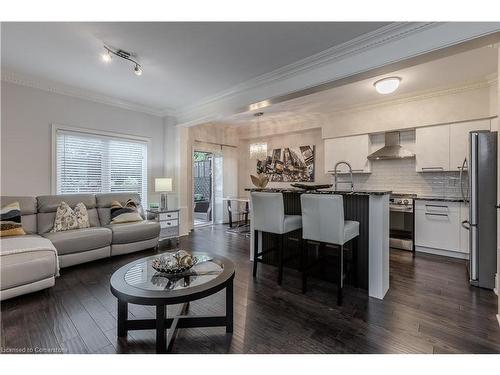 5032 Mercer Common, Burlington, ON - Indoor Photo Showing Living Room