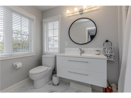 5032 Mercer Common, Burlington, ON - Indoor Photo Showing Bathroom