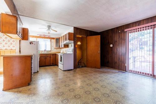 24 Clapham Road, Hamilton, ON - Indoor Photo Showing Kitchen