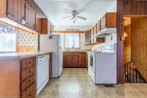 24 Clapham Road, Hamilton, ON - Indoor Photo Showing Kitchen