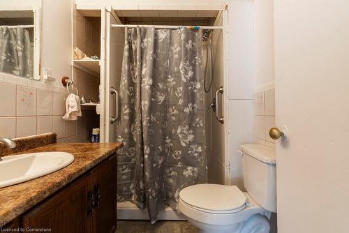 24 Clapham Road, Hamilton, ON - Indoor Photo Showing Bathroom