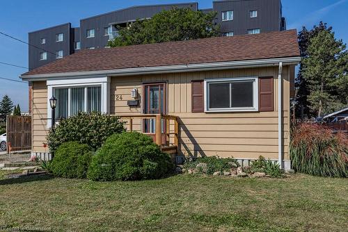 24 Clapham Road, Hamilton, ON - Outdoor