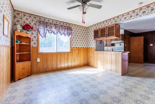 24 Clapham Road, Hamilton, ON - Indoor Photo Showing Kitchen