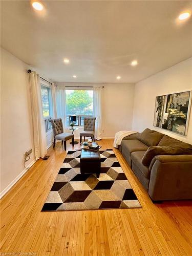 34 Redwing Road, Hamilton, ON - Indoor Photo Showing Living Room