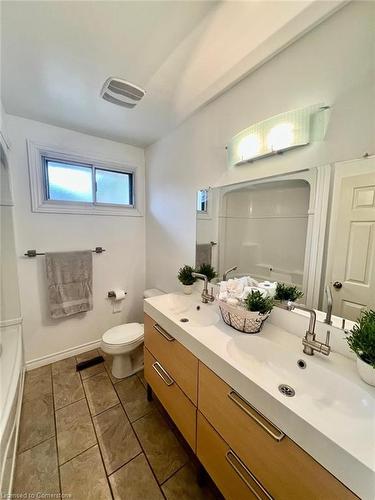 34 Redwing Road, Hamilton, ON - Indoor Photo Showing Bathroom