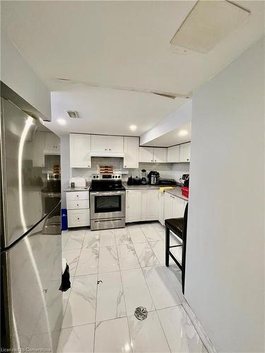 34 Redwing Road, Hamilton, ON - Indoor Photo Showing Kitchen