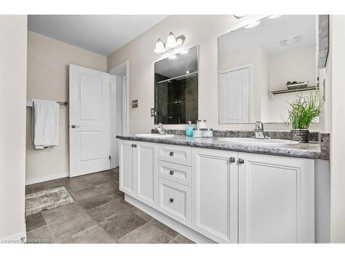 9 Nightingale Drive, Brantford, ON - Indoor Photo Showing Bathroom