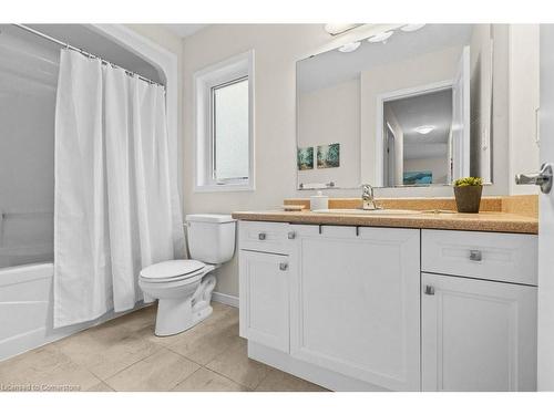 9 Nightingale Drive, Brantford, ON - Indoor Photo Showing Bathroom